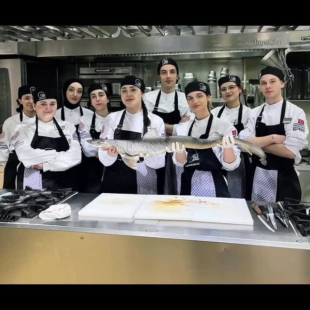 Profesyonel Aşçılık Eğitimi Sınıflarımızda ‘Balıklar’ Konusu Devam Ediyor. #mutfakakademisi #profesyonelaşçılıkeğitimi #profesyonelaşçılık