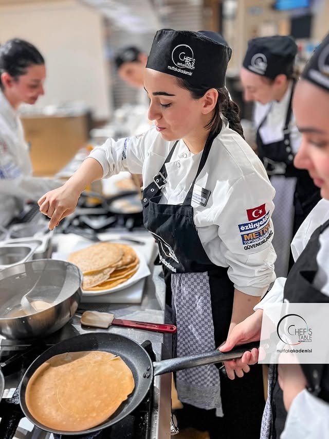 1 Mayıs Emek ve Dayanışma Günü kutlu olsun…#ChefsTableMutfakAkademisi #1Mayıs