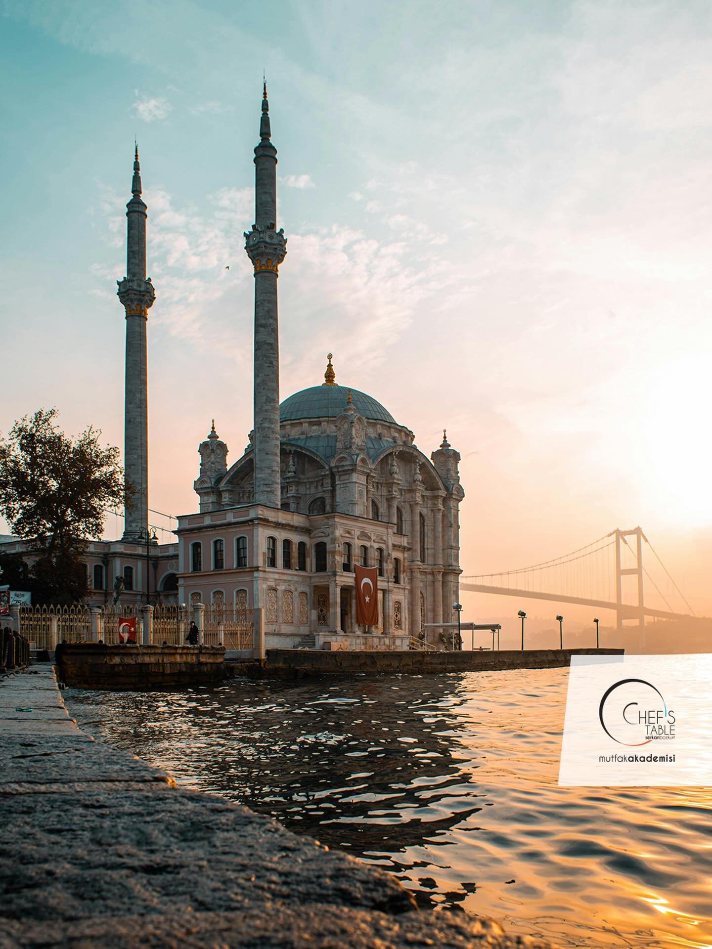 Kurban Bayramının; sağlık, huzur, bereket ve mutluluk getirmesini dileriz.
Sevdiklerinizle birlikte nice güzel anılar biriktireceğiniz keyifli bir bayram geçirmeniz dileğiyle…

Kurban Bayramınız kutlu olsun. 

#chefstablemutfakakademisi #KurbanBayramı