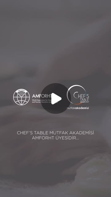 AMFORHT – Dünya Turizm ve Konaklama Eğitim ve Öğretim Birliği
AMFORHT, dünya genelinde gerekli kriterleri karşılayan sayılı kurum ve kişilerin üyeliğini oluşturduğu uluslararası bir organizasyondur.
1969 yılında kurulan ve merkezi Paris’te bulunan AMFORHT’un üyeleri arasında aşçılık ve turizm okulları, yöneticiler, eğitmenler, iş insanları, organizatörler ve sektör profesyonelleri bulunmaktadır. Chef’s Table Mutfak Akademisi de AMFORHT üyesi olarak bu uluslararası ağın bir parçasıdır.

Neden Chef’s Table?
✅ T.C. Millî Eğitim Bakanlığı onaylı eğitim
✅ WACS (Worldchefs) akreditasyonu
✅ AMFORHT (Dünya Turizm ve Konaklama Eğitim Birliği) iş birliği

Sadece yemek yapan bir aşçı değil, uluslararası standartlarda bir şef olmak istiyorsan, seni de Chef’s Table ailesine bekliyoruz. 

☎️ 0212 258 88 86
🔗 chefstable.com.tr
📍 Maslak / İstanbul