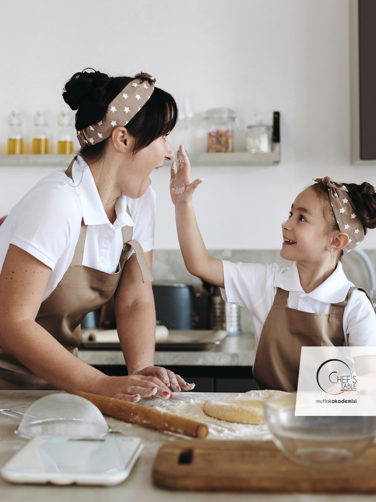 💐 Hayata sevgisini, mutfağa emeğini katan tüm annelerimizin Anneler Günü kutlu olsun.

#chefstablemutfakakademisi #annelergunu