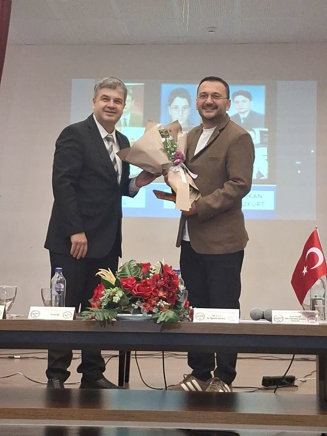 Mezun olduğum Tekirdağ Turizm ve Otelcilik Meslek Lisesi’nde sınıf arkadaşlarım Prof Dr. Burak Mil ve Öğretim Görevlisi Dr. Esat Özata ile öğrenci kardeşlerimize dünümüzü bugünümüze anlattık😊🙏🏼💐