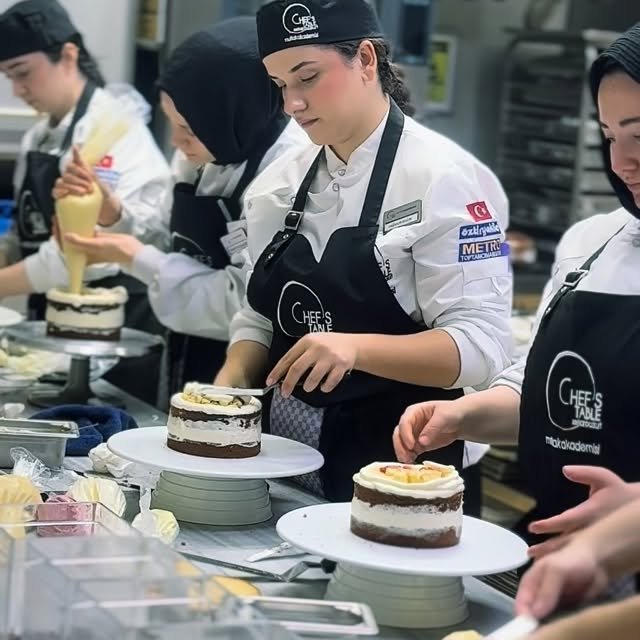 Profesyonel Pastacılık ve Ekmekçilik Eğitimi Derslerimizden. #mutfakakademisi #profesyonelpastacılıkkursu