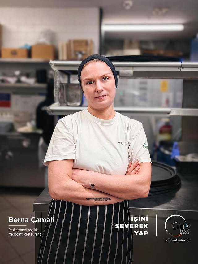Profesyonel Aşçılık Eğitimi mezunlarımızdan Berna Çamali, Midpoint Restaurant’ta işe başlamıştır. Sevgili Berna Çamali’ya kariyerinde bol şans ve başarılar diliyoruz. Yolu açık olsun!#chefstablemutfakakademisi #profesyonelaşçılıkeğitimi #işiniseverekyap